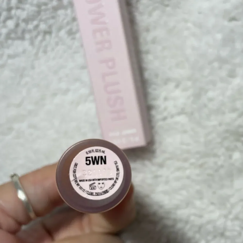Kylie Cosmetics Power Plush Concealer 5WN Warm Neutral NIB